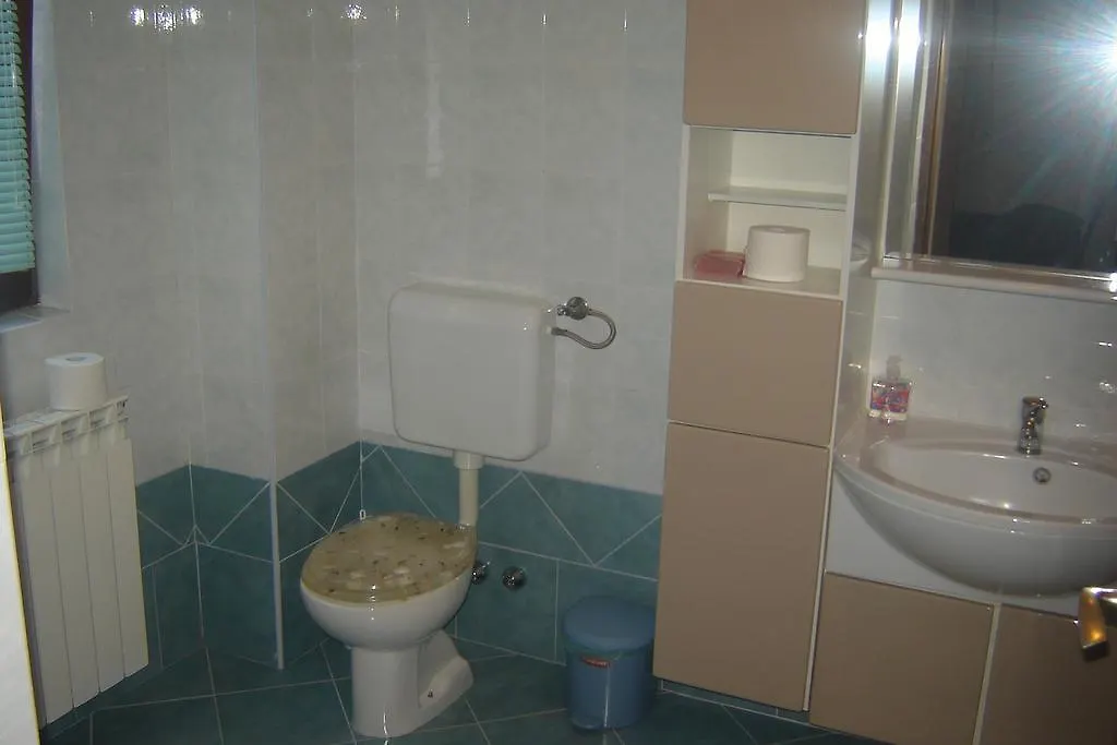 Apartment Areta 2 ラヴニ