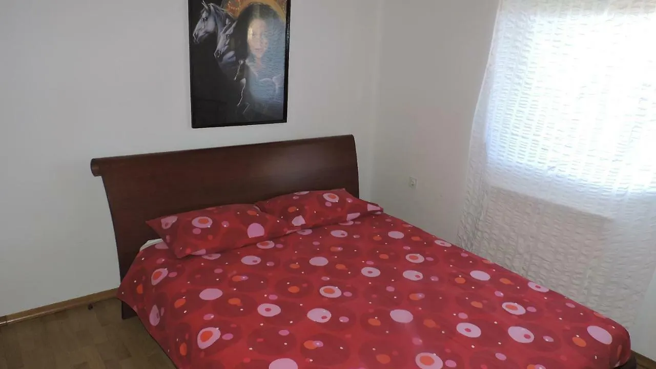 Apartment Areta 2 ラヴニ